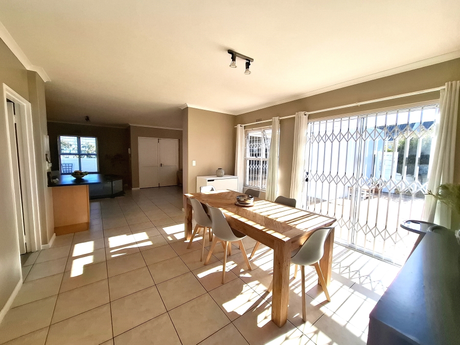 To Let 4 Bedroom Property for Rent in Sunningdale Western Cape